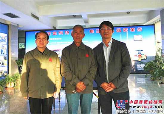 中大機(jī)械:不走尋常路 傳承匠心成就中國公路攤鋪專家